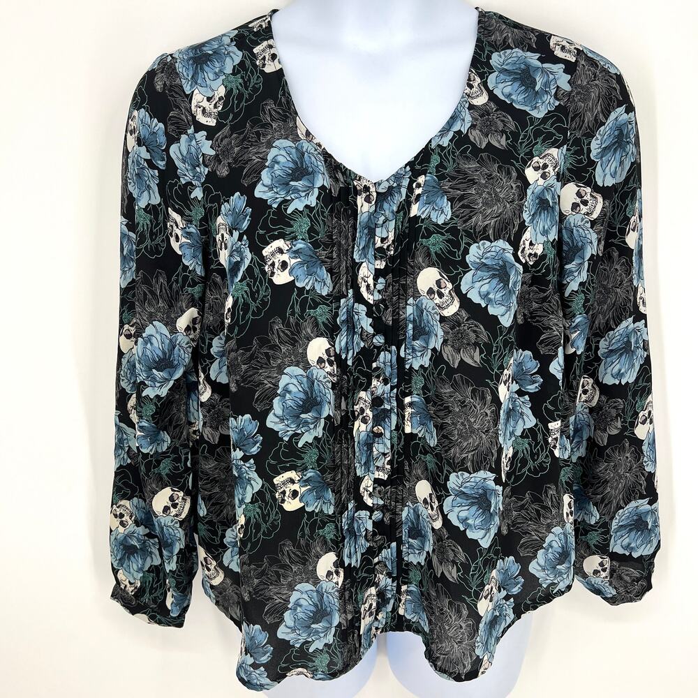 Torrid Skulls and Roses Blue Black Pintuck Georgette Blouse Torrid Size 00 (10)